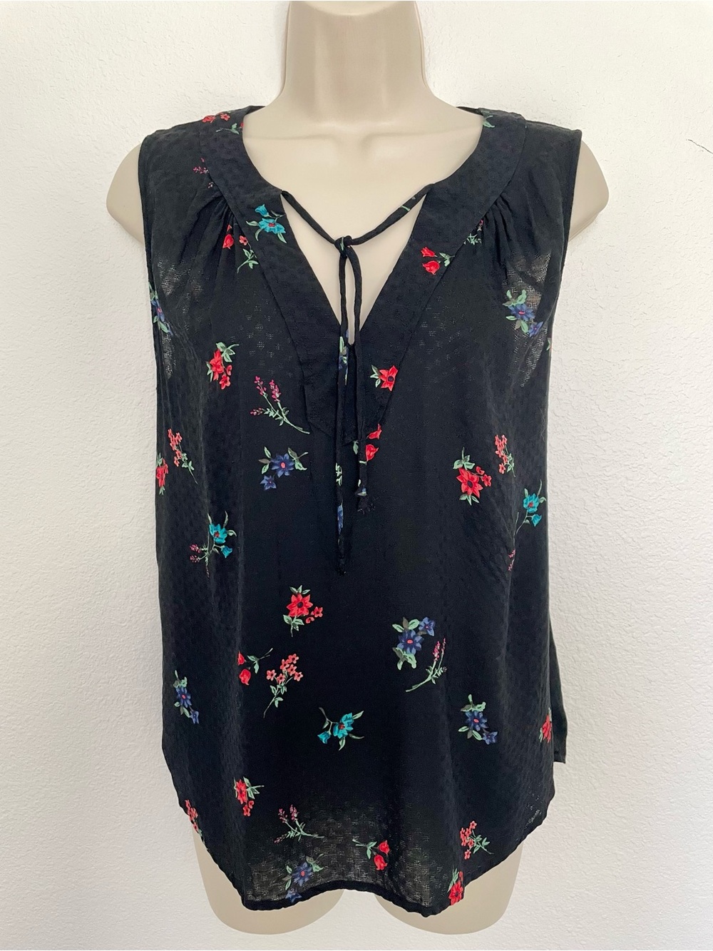 Old Navy Black Floral Tie-Front Sleeveless Top Size M